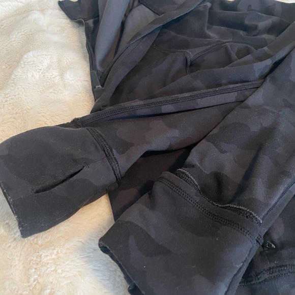 Its Rulu Run Cropped Half-Zip Heritage 365 Camo Deep Coal Multi - Picture 9 of 11